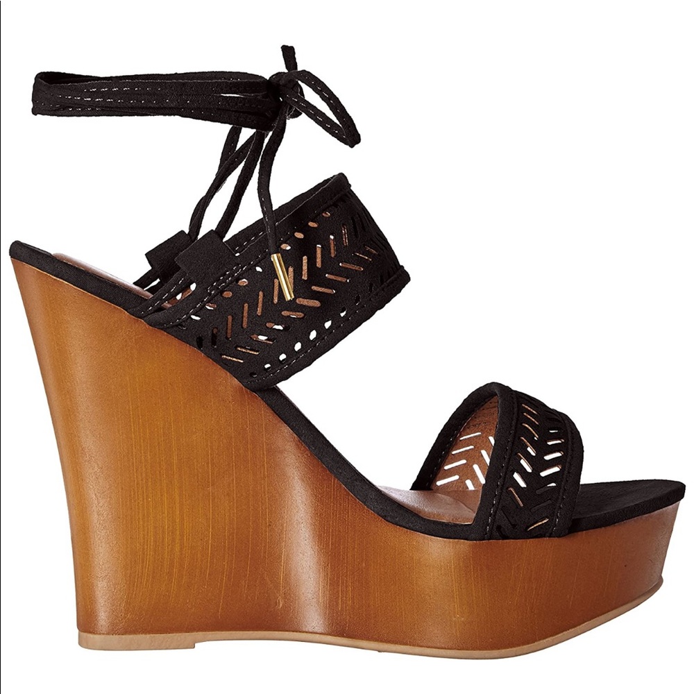 Qupid Kendall platform wedge size 6M